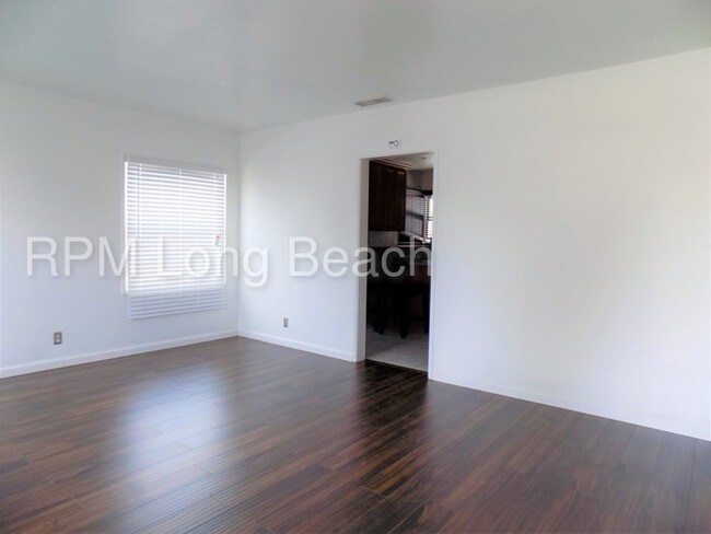 Foto del edificio - 3912 Camerino St