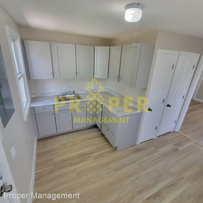 Building Photo - 4 br, 1 bath House - 4421 Genesee Avenue