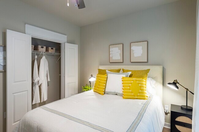 Foto del edificio - 30020 Creekside Ter Dr