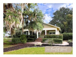 Building Photo - 208 Bartlett St