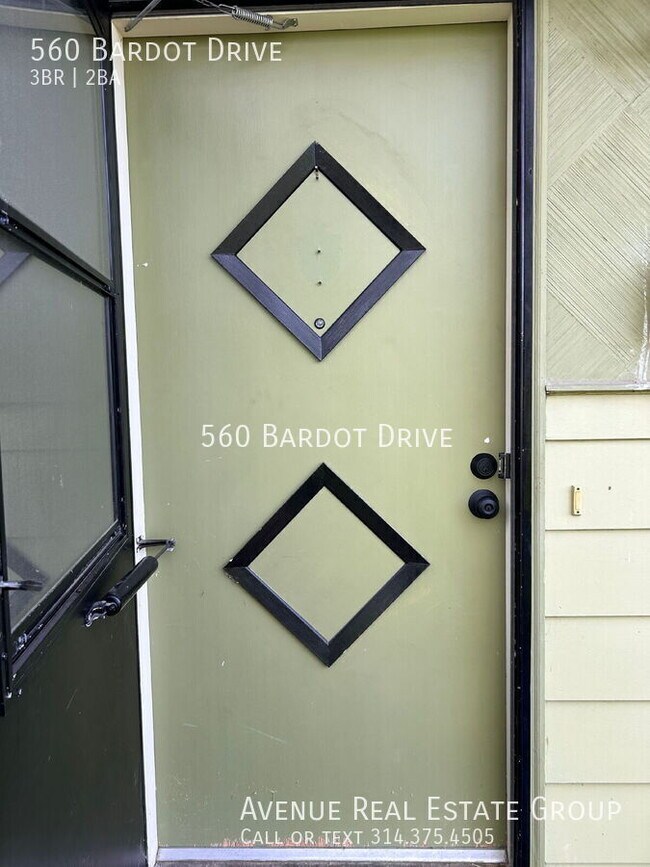Building Photo - 560 Bardot Dr