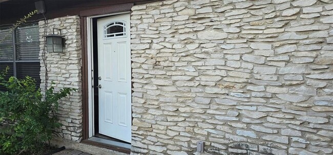 Foto del edificio - 1411 Braes Ridge Dr