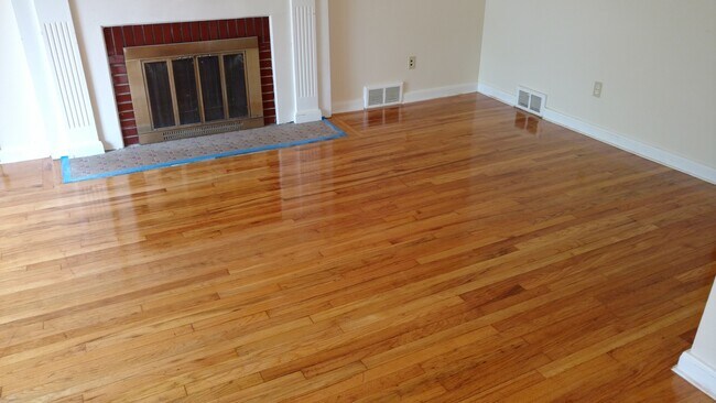 Living room - 15376 Kentfield St