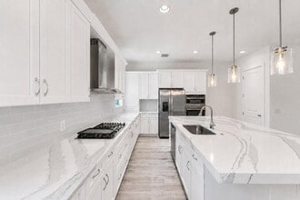 Building Photo - 12546 Gross Pointe Dr