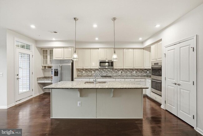 Building Photo - 3634 Briarwood Dr