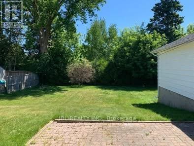 Building Photo - 439 Gibbons St