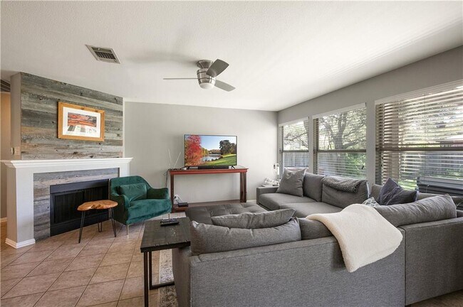 Foto del edificio - 4800 Rutherglen Dr