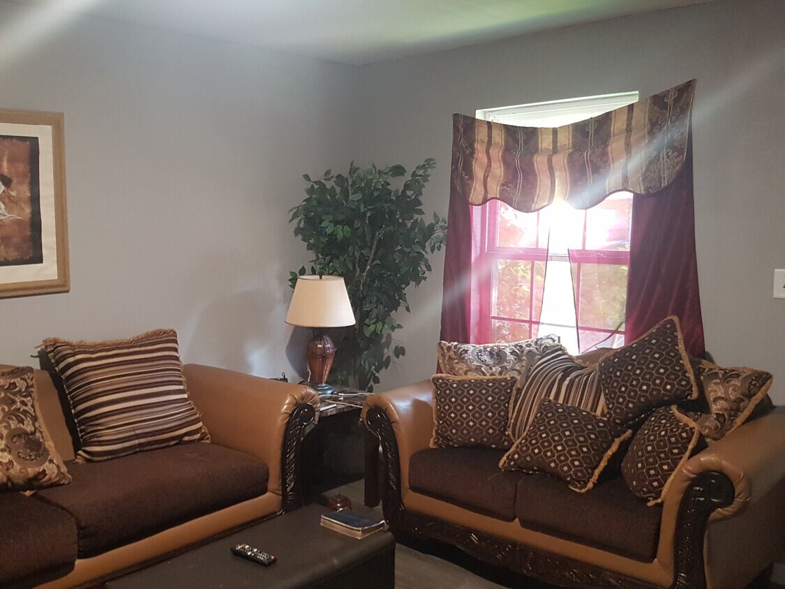 Foto del edificio - 814 W 36th St