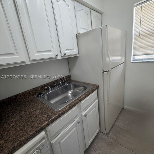 Foto del edificio - 10905 N Kendall Dr