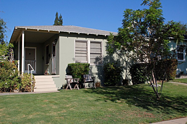 Primary Photo - 1375 N Grand Oaks Ave