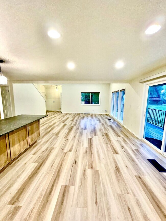 Foto del edificio - Stunning Riverfront Home in Sun Country