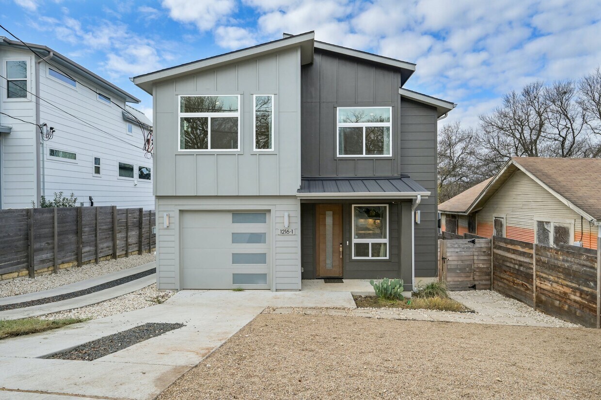 Primary Photo - 1216 Delano St