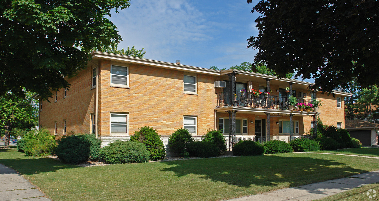 Primary Photo - 4435 N 100th St