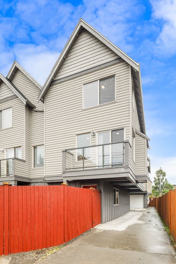 Primary Photo - South Seattle 2 Bedroom 1.5 Bath Townhouse...