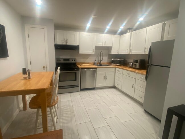 Building Photo - 1103 White Cedar Blvd