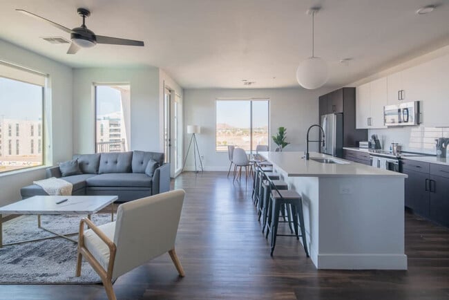 Building Photo - 701 W Rio Salado Pkwy
