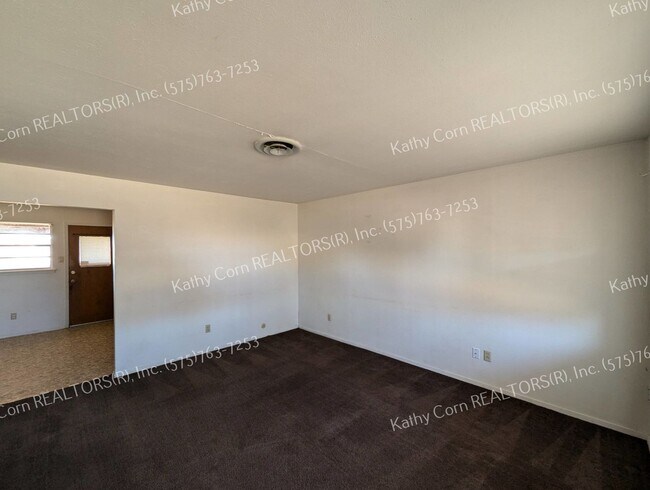 Building Photo - 3 Bedroom Home For Rent