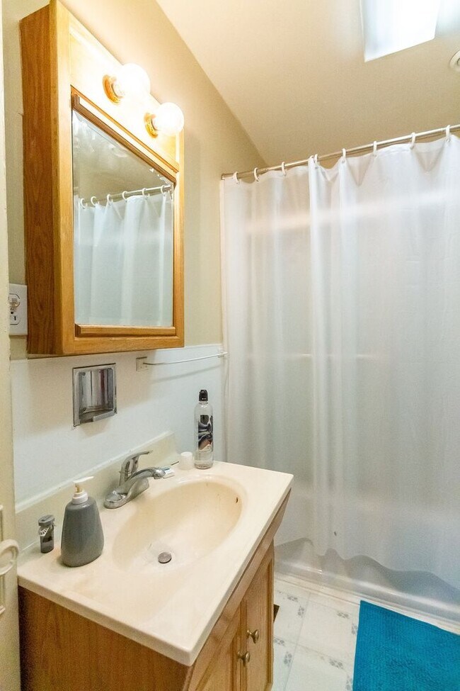 Building Photo - Updated Kitchen