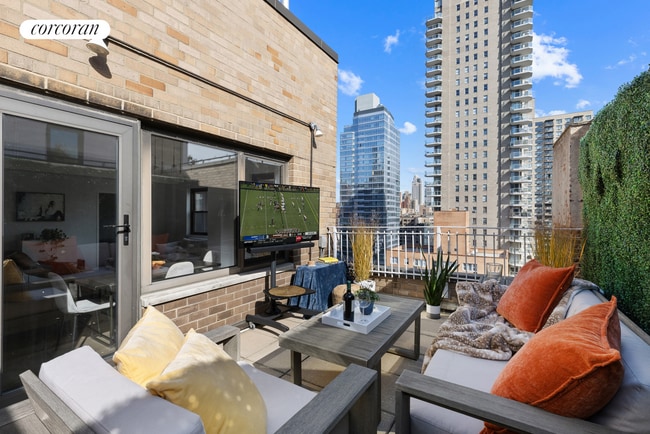 Building Photo - 305 E 72nd St