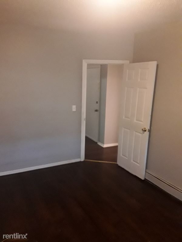 Building Photo - 2 br, 1 bath Townhome - 21 Seymour Ave
