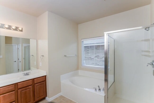 Foto del edificio - 8410 Western Way