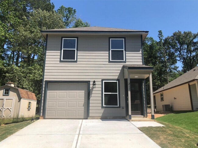 Building Photo - 211 Pin Oak