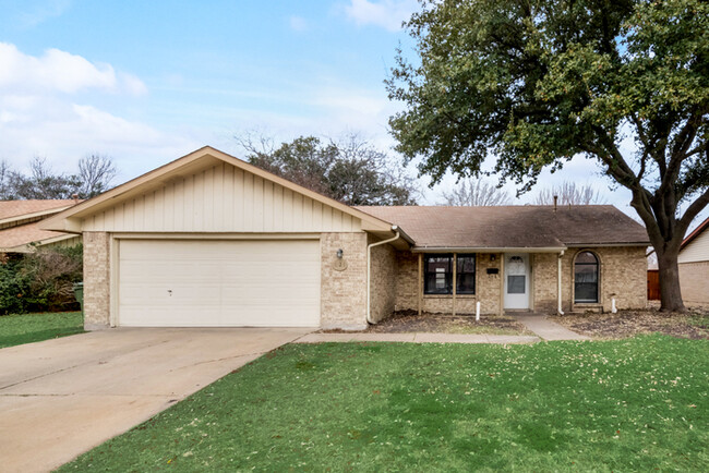 Building Photo - Gem in Garland