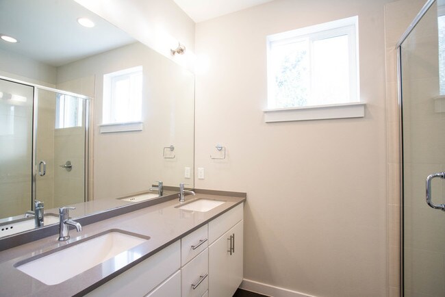 Foto del edificio - 4 bedroom 3 bath home for rent