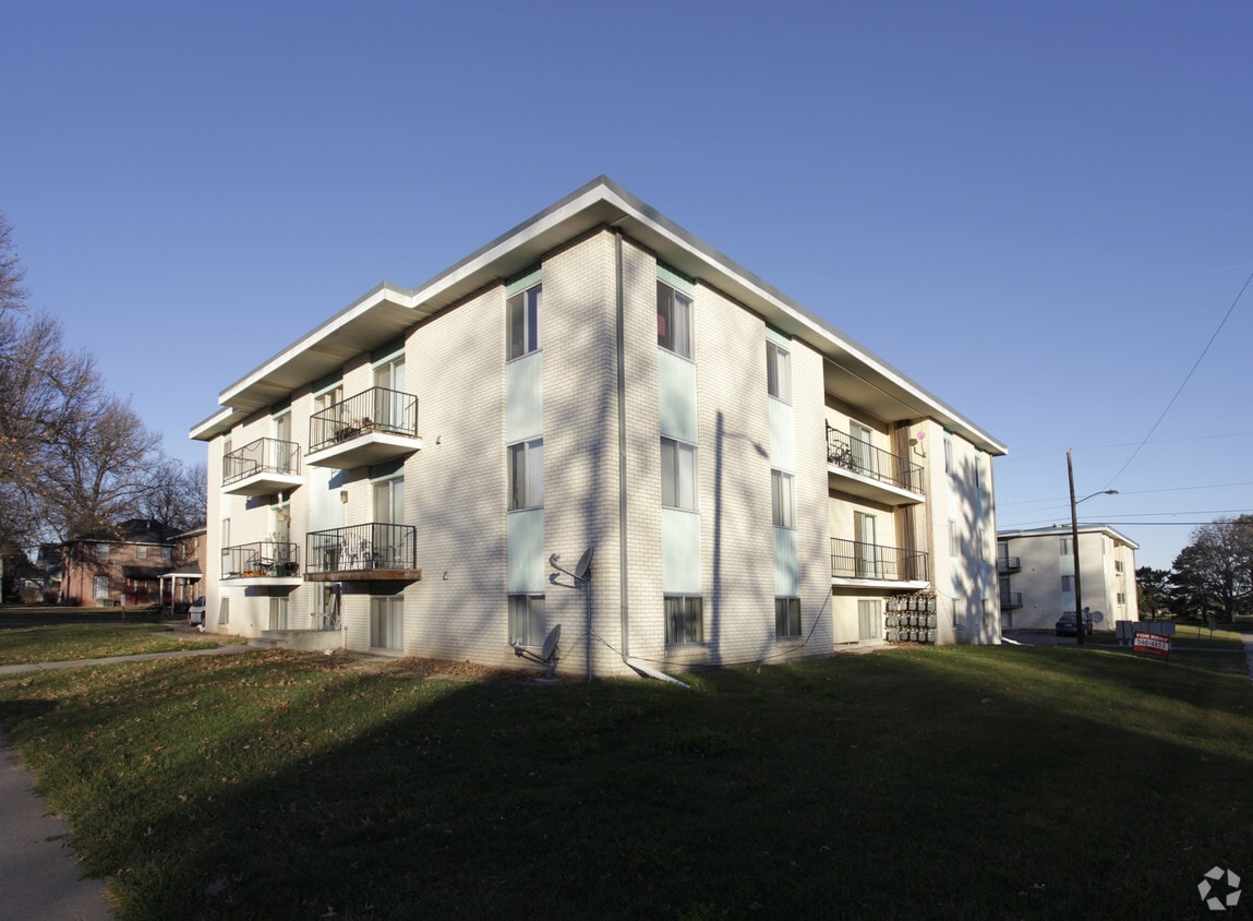 Primary Photo - 4440 Starr St