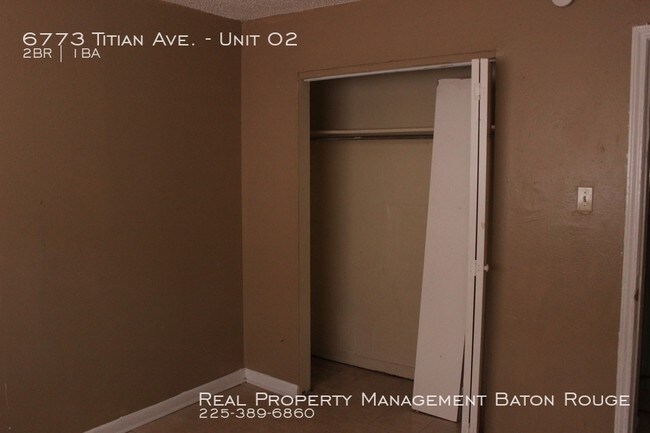 Building Photo - Cute Apartment off Florida Blvd.