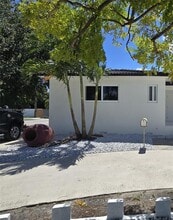 Building Photo - 598 E 41st St