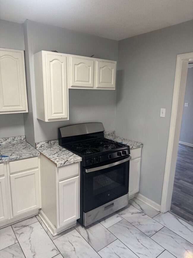 Foto del edificio - 2067 Hubert Ave