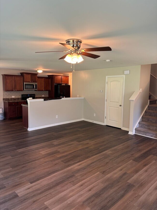 Foto del edificio - August Rent Free - Elegant, Modern Home in...
