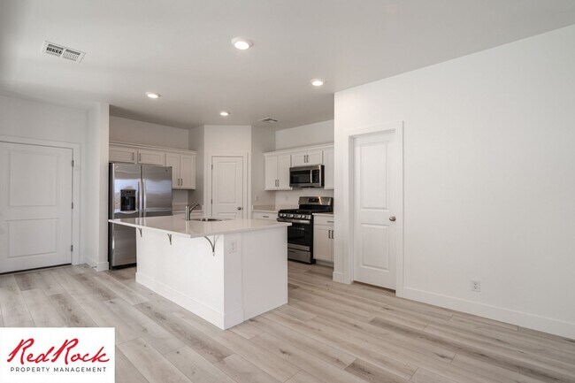 Building Photo - Stand Alone Home In Desert Color