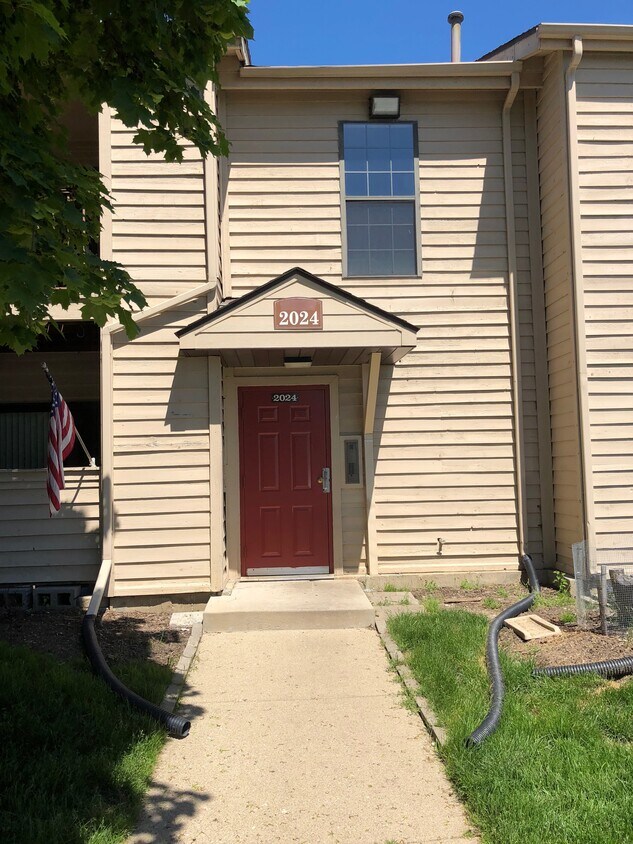 2024 N Rand Rd Unit 206, Palatine, IL 60074 Condo for Rent in