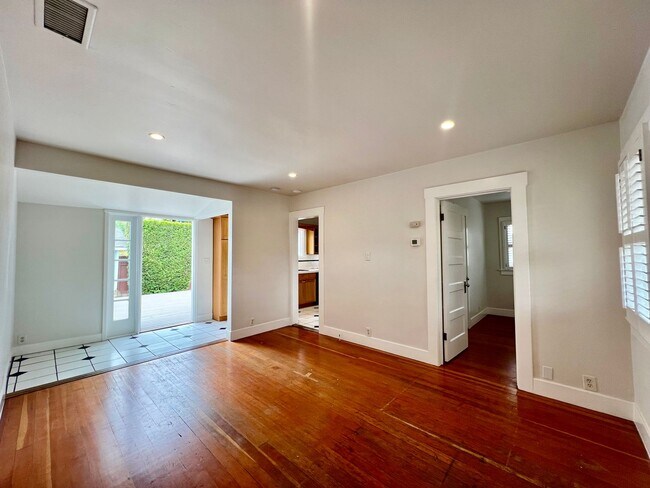 Foto del edificio - 2 bedroom, 2 bathroom Bright and Happy Home Near Downtown Santa Barbara