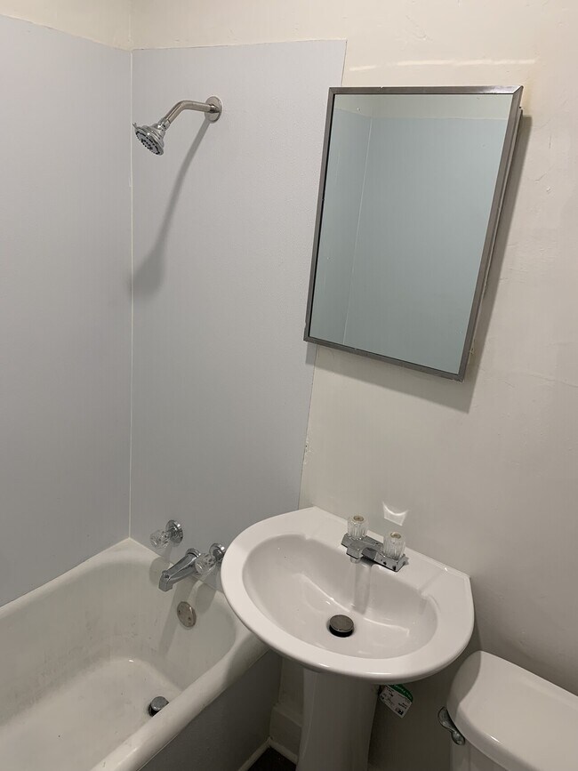Foto del edificio - 229 E 6th Ave