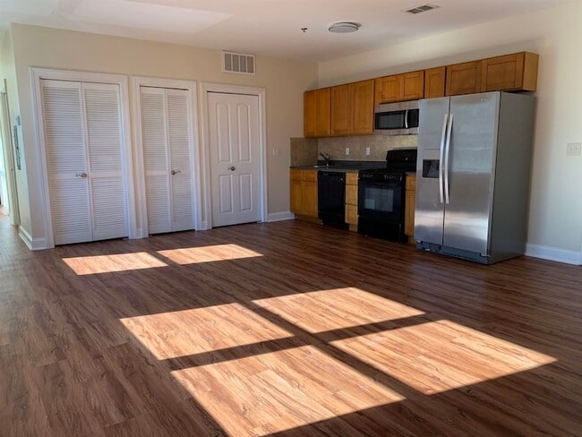 Photo - 528 47th St House