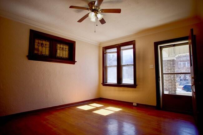 Foto del edificio - 3927 Dunnica Ave