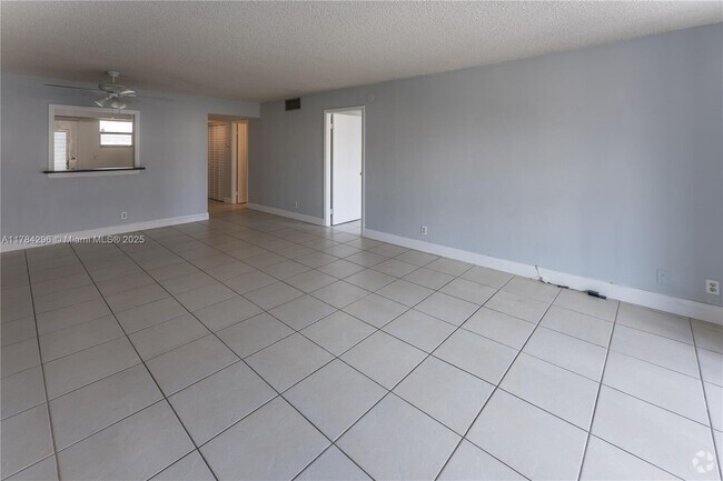 Building Photo - 410 NW 68th Ave