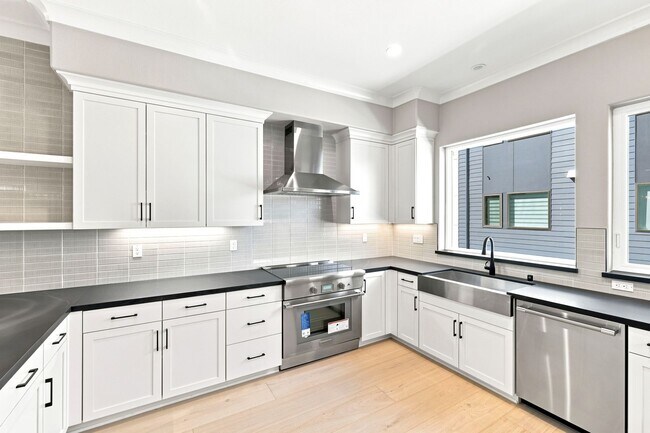 Building Photo - 2 Bed, 2.5 Bath Executive Home in Newly Constructed Community!