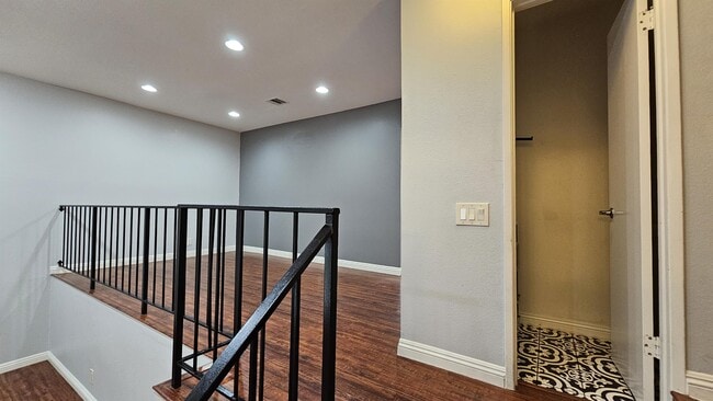Foto del edificio - 8283 Willis Ave