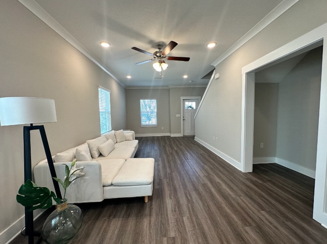 Building Photo - 376 N Sand Palm Rd