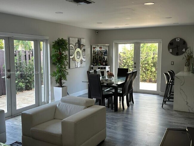 Foto del edificio - 9960 NW 51st Ln