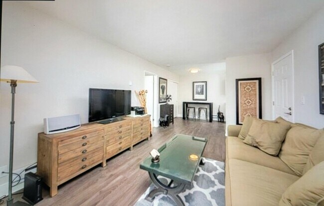 Foto del edificio - 94 Shoreline Ct
