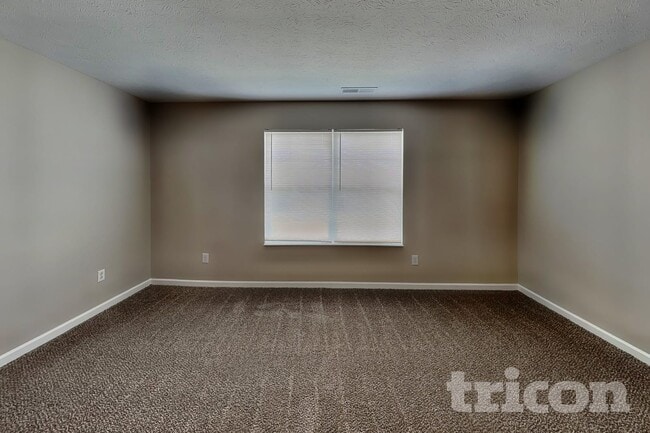 Building Photo - 5721 Bogey Dr