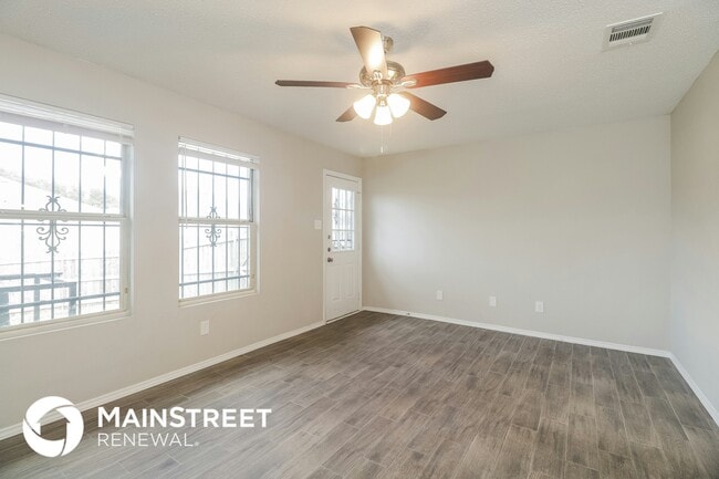 Building Photo - 735 Panola Dr