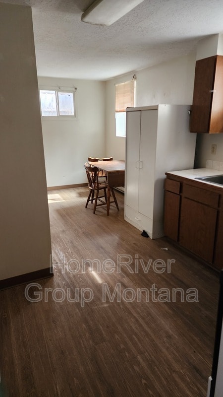 Building Photo - 705 S 2nd St W