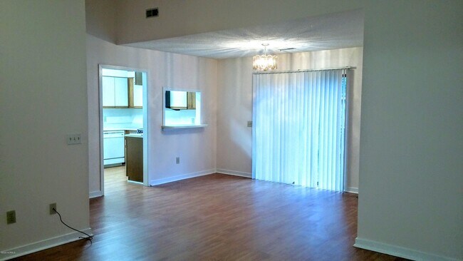 Foto del edificio - 6665 Tidewater Ln