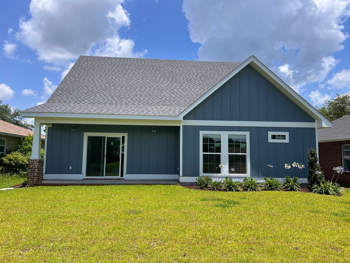 Foto del edificio - Coming Soon in the Moors Subdivision - community pool, playground and tennis court
